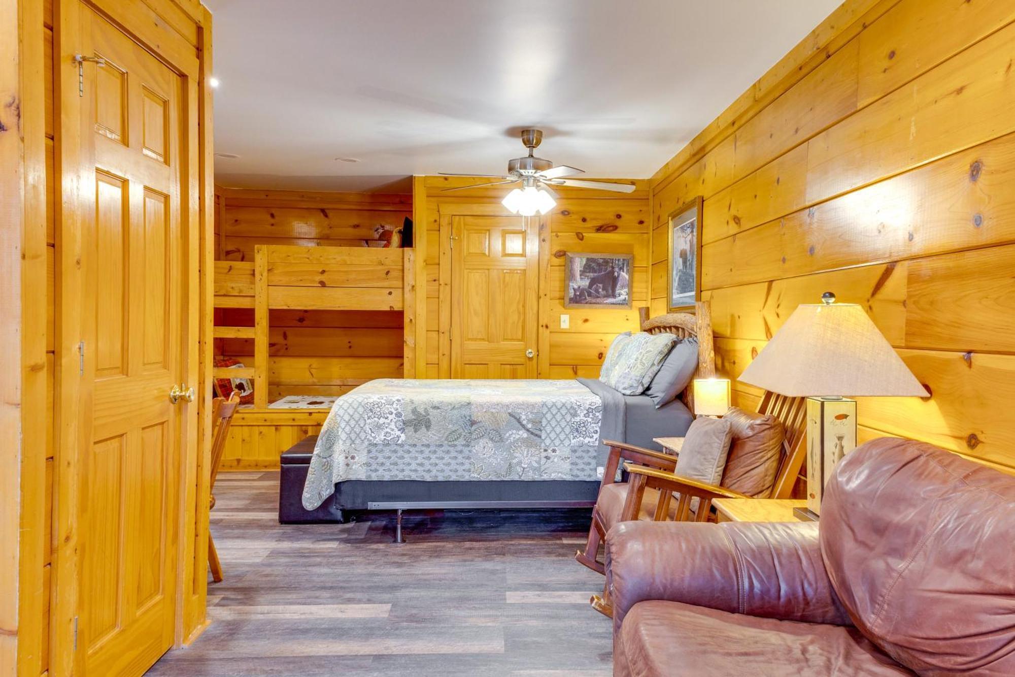 Pigeon Forge Resort Studio Cabin On Dollywood Ln! Exterior photo