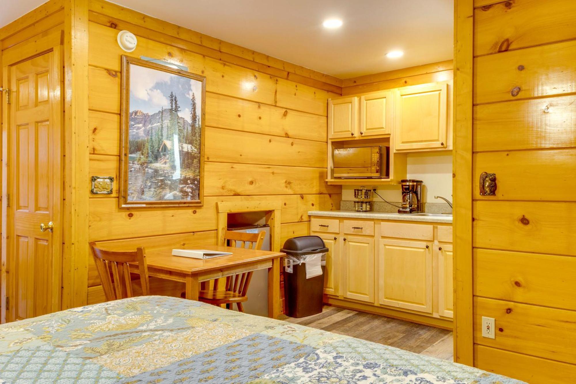 Pigeon Forge Resort Studio Cabin On Dollywood Ln! Exterior photo
