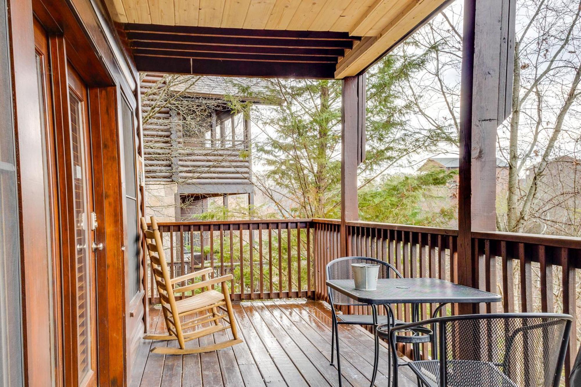 Pigeon Forge Resort Studio Cabin On Dollywood Ln! Exterior photo